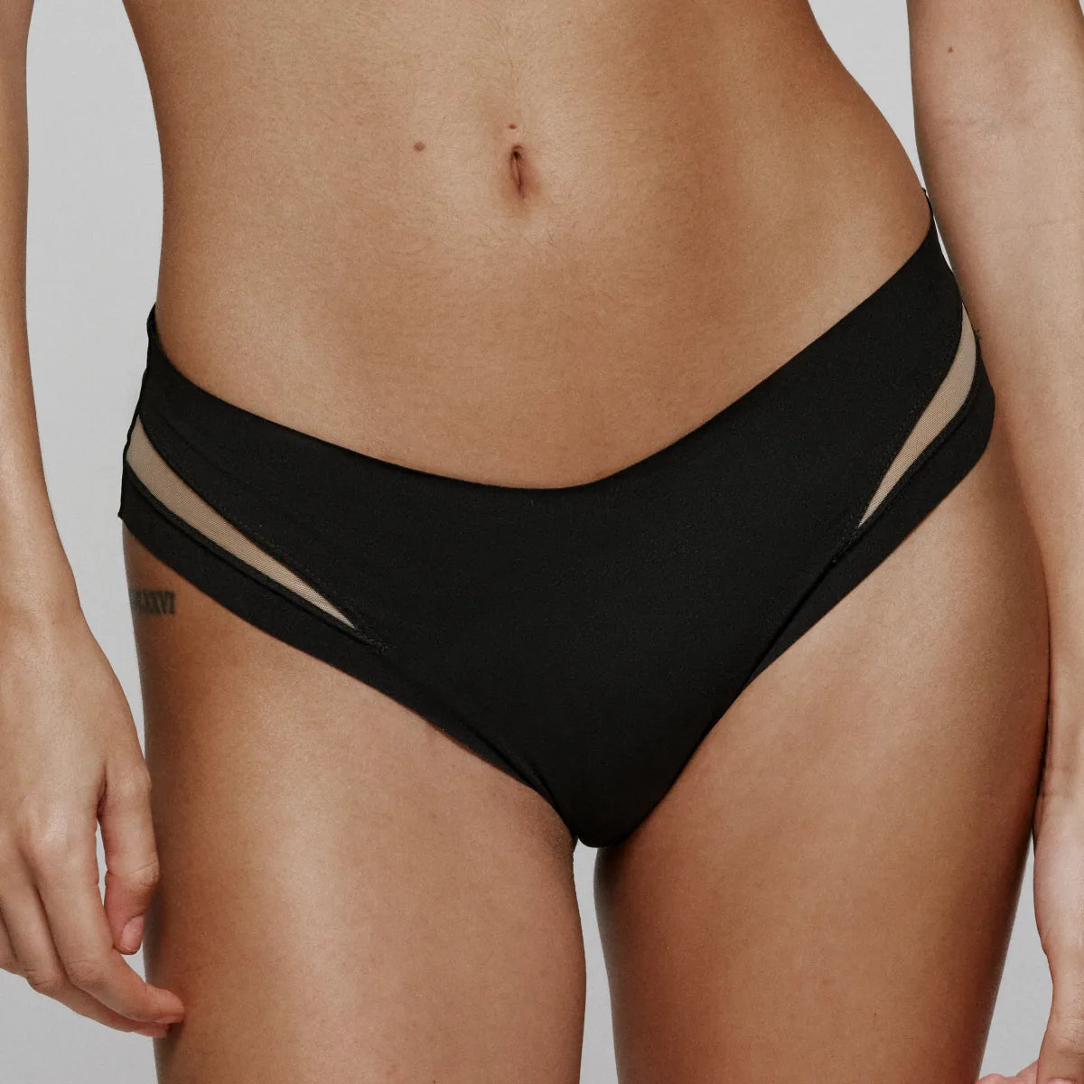 seamless high-waisted briefs for all-day comfortBraga  AVIT negro