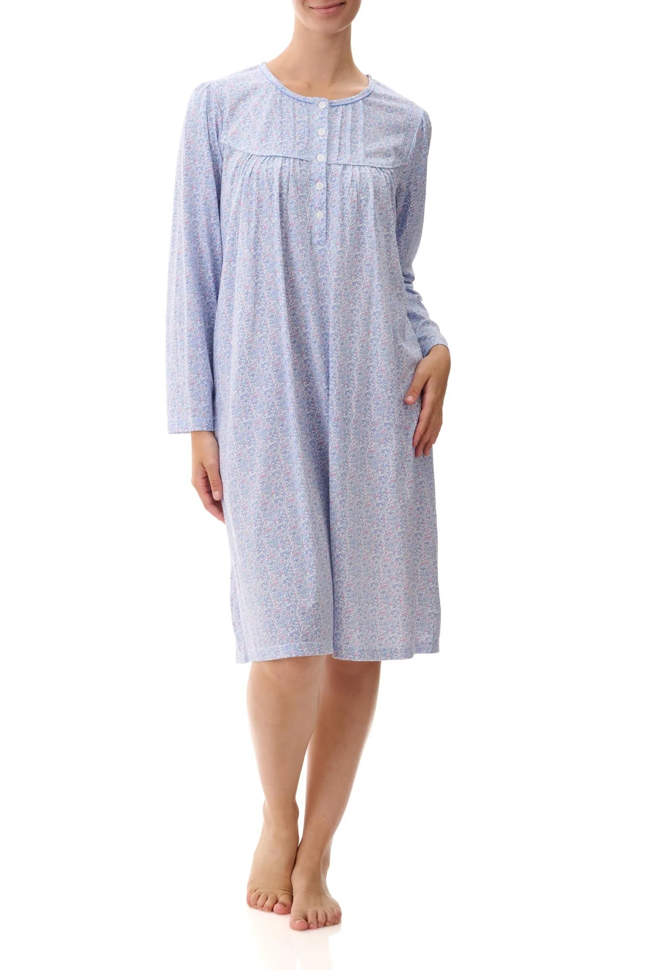 women's pajamas with a timeless appealSHORT NIGHTIE