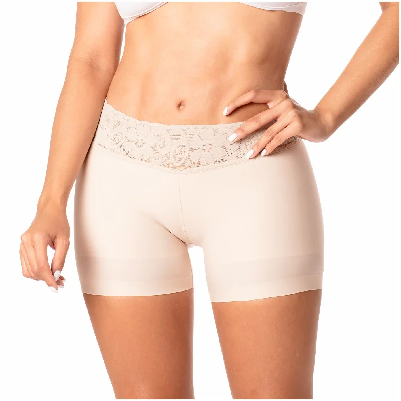 body shaper with lace trim for a touch of luxuryRomanza 2054 | Fajas Colombianas Shorts Levanta Cola a Media Pierna con Control de Abdomen y Cintura